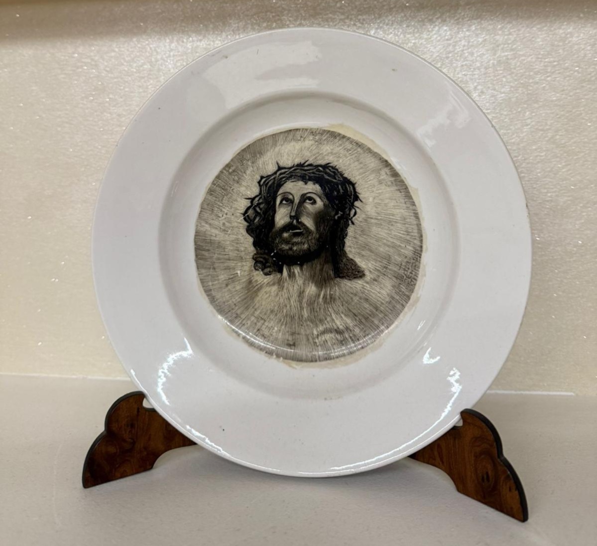 Volto di Cristo - Graffito su maiolica affumicata